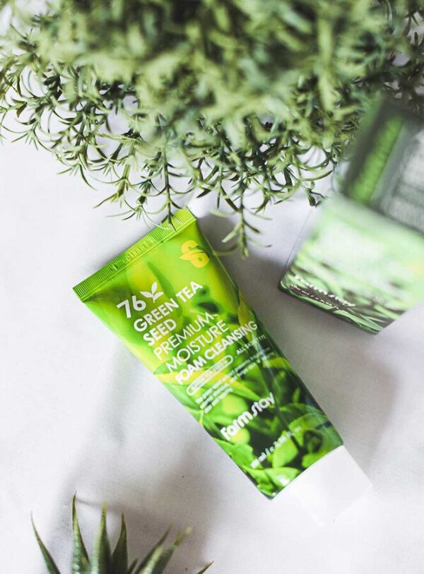 FarmStay 76 Green Tea Seed Premium Moisture Foam Cleansing