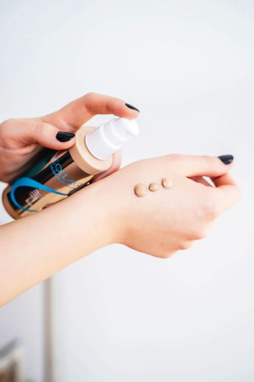 Enough Collagen Moisture Foundation SPF15 on hands